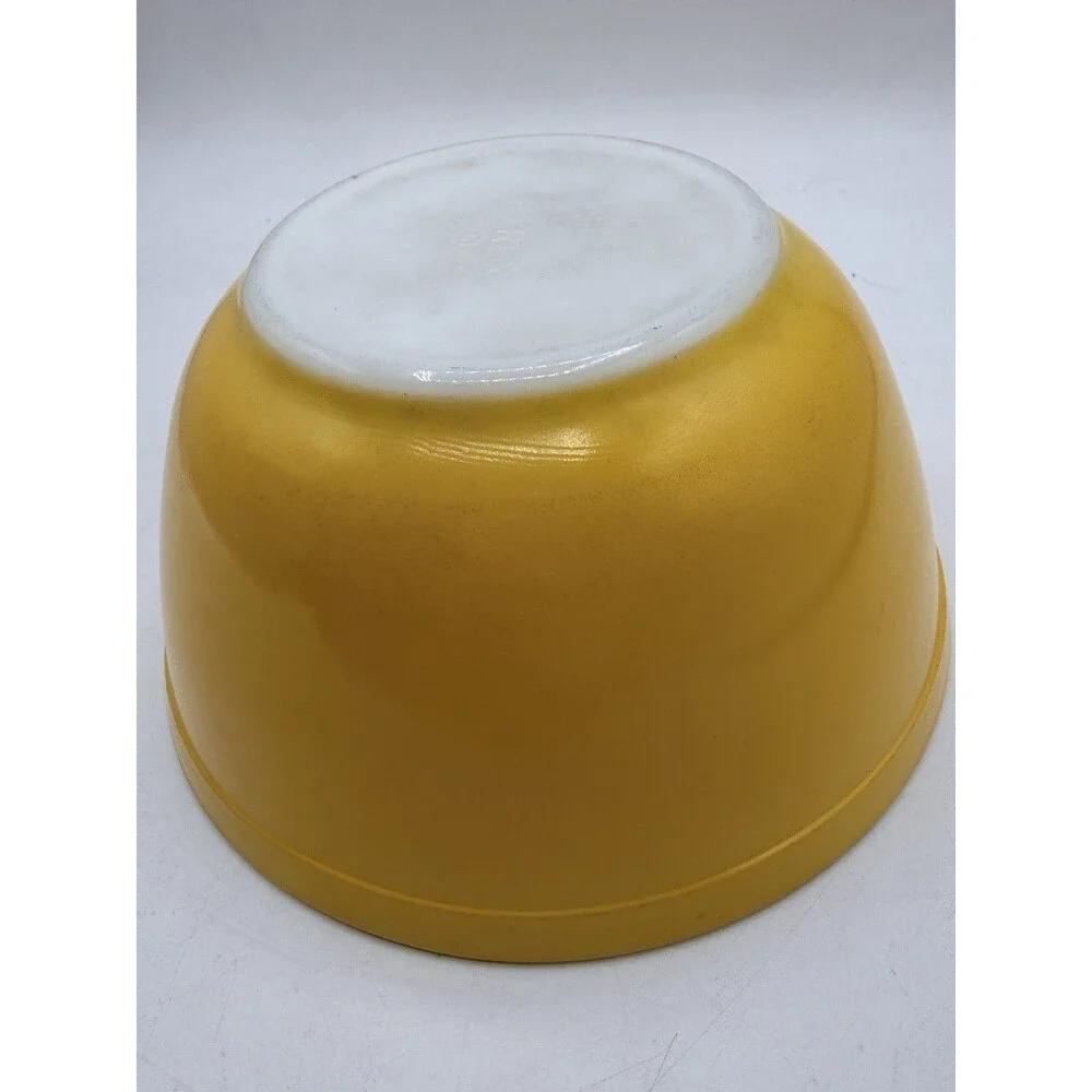 PYREX Yellow 402 1 1/2 1.5 QT Nesting Mixing Bowl Primary Color Made in USA